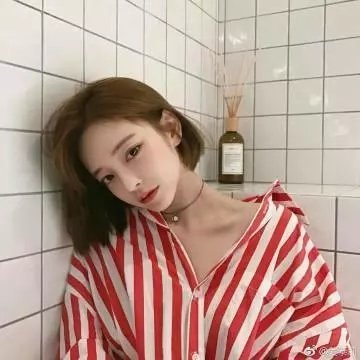 戴丝绸帽的男人